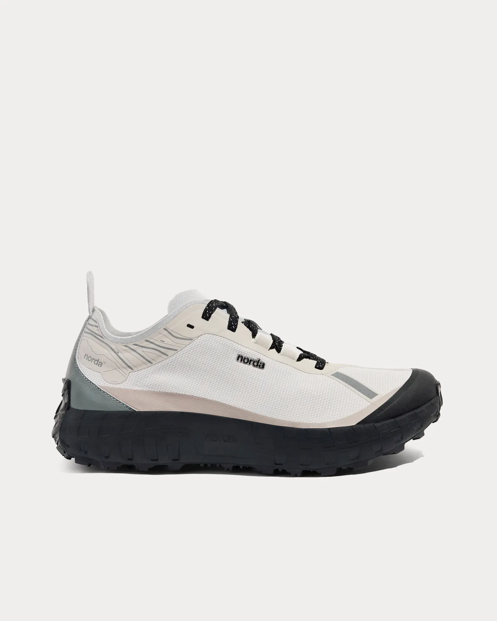 001 W Cinder Running Shoes