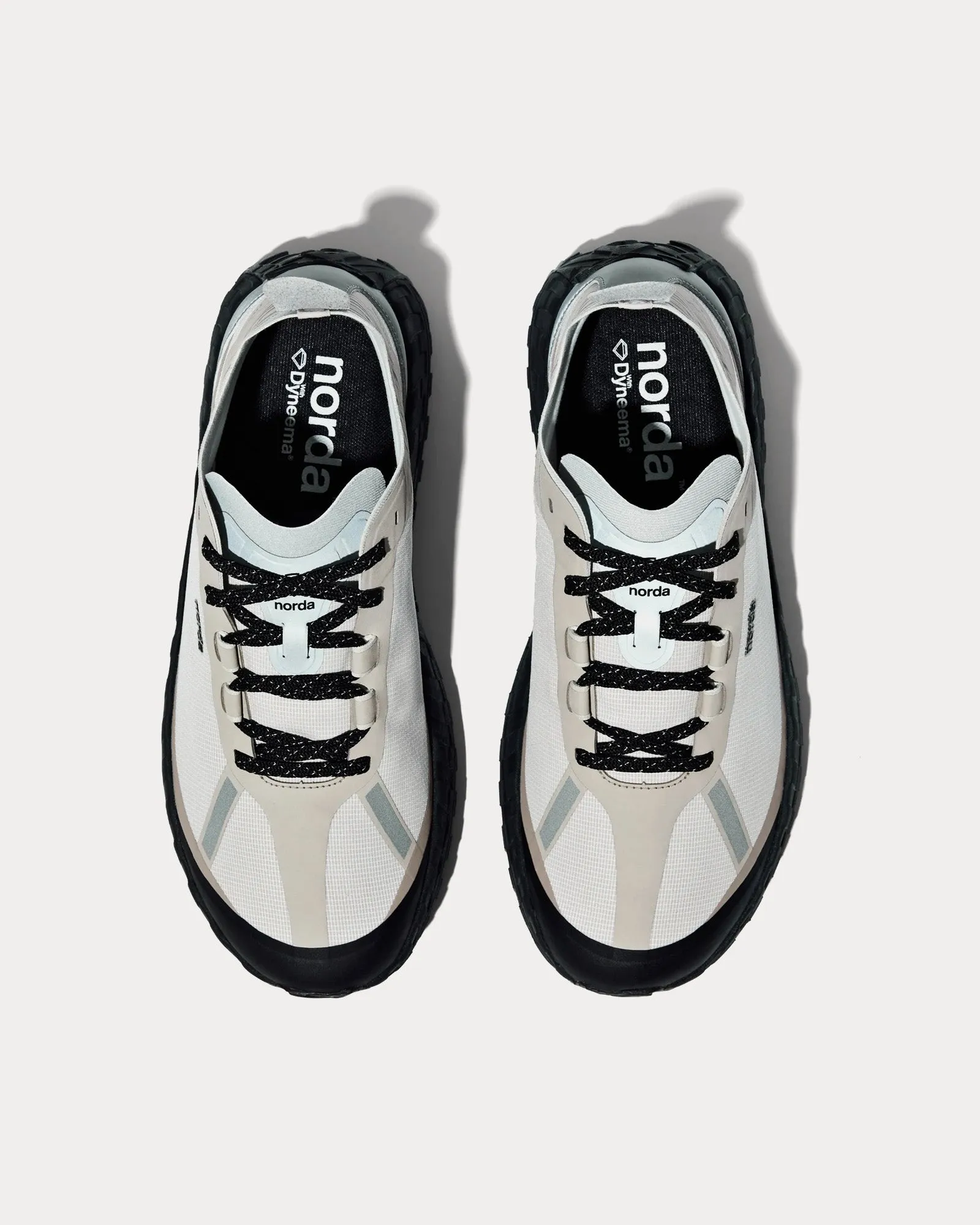 001 W Cinder Running Shoes