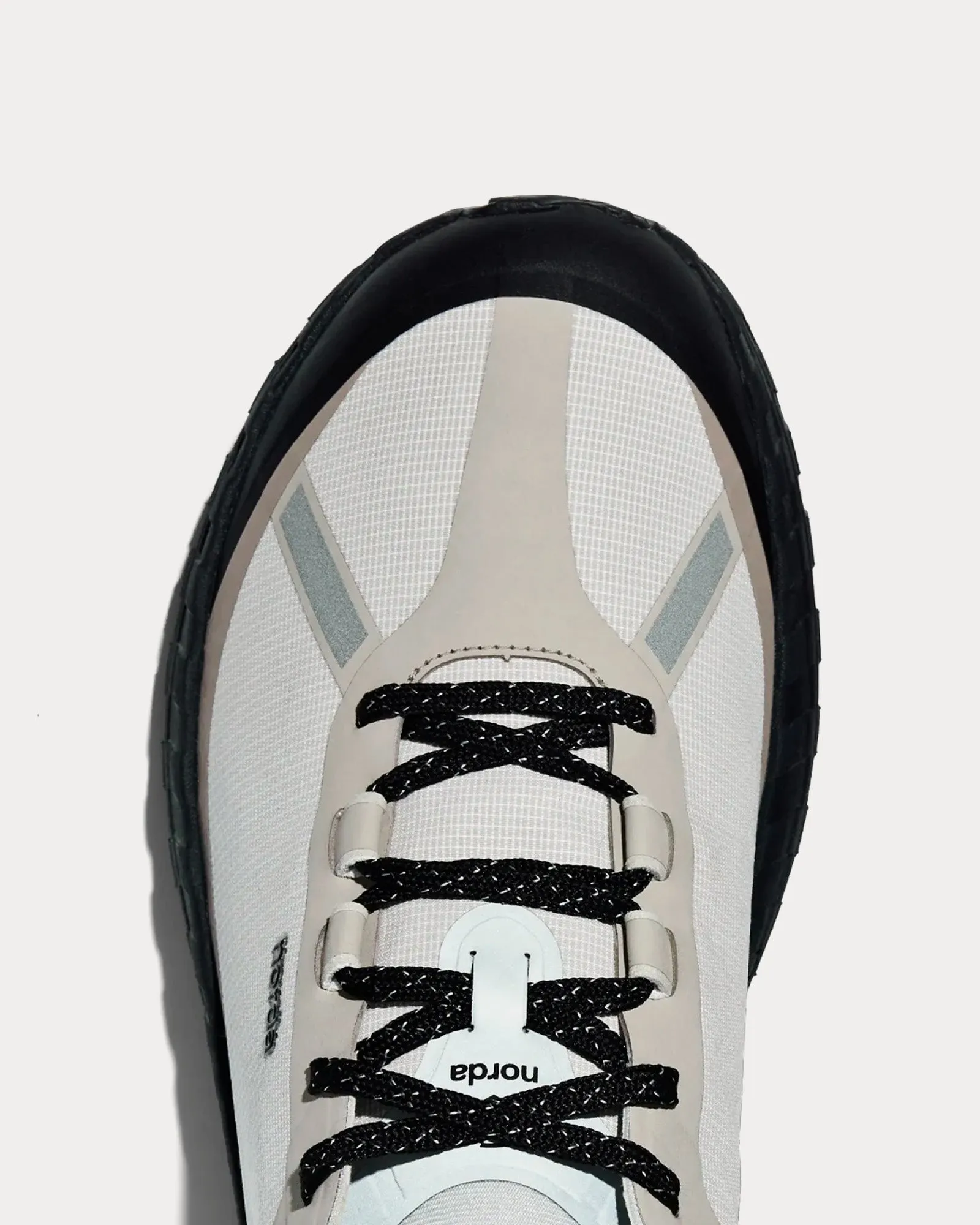 001 W Cinder Running Shoes