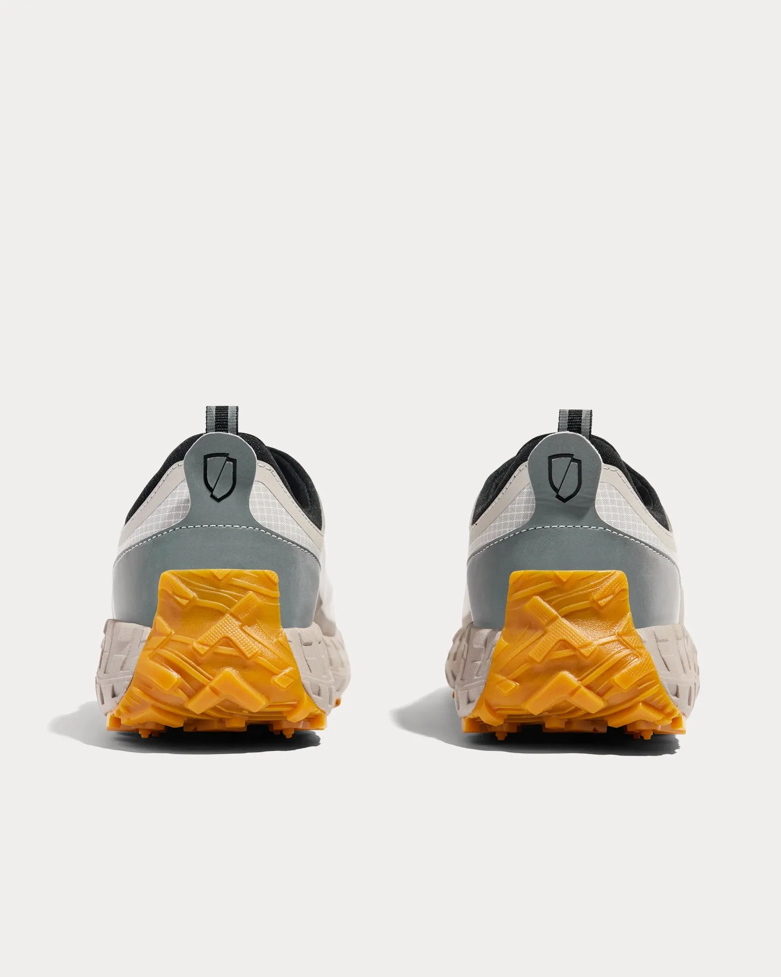 003 M Cinder Running Shoes
