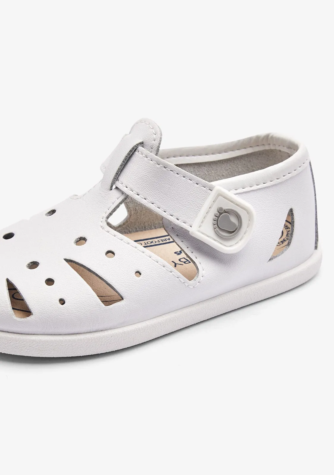 Baby´s White Dots Respectful Mary Janes