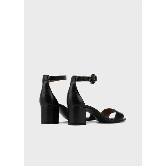 Leather sandals with heel and logoed medal