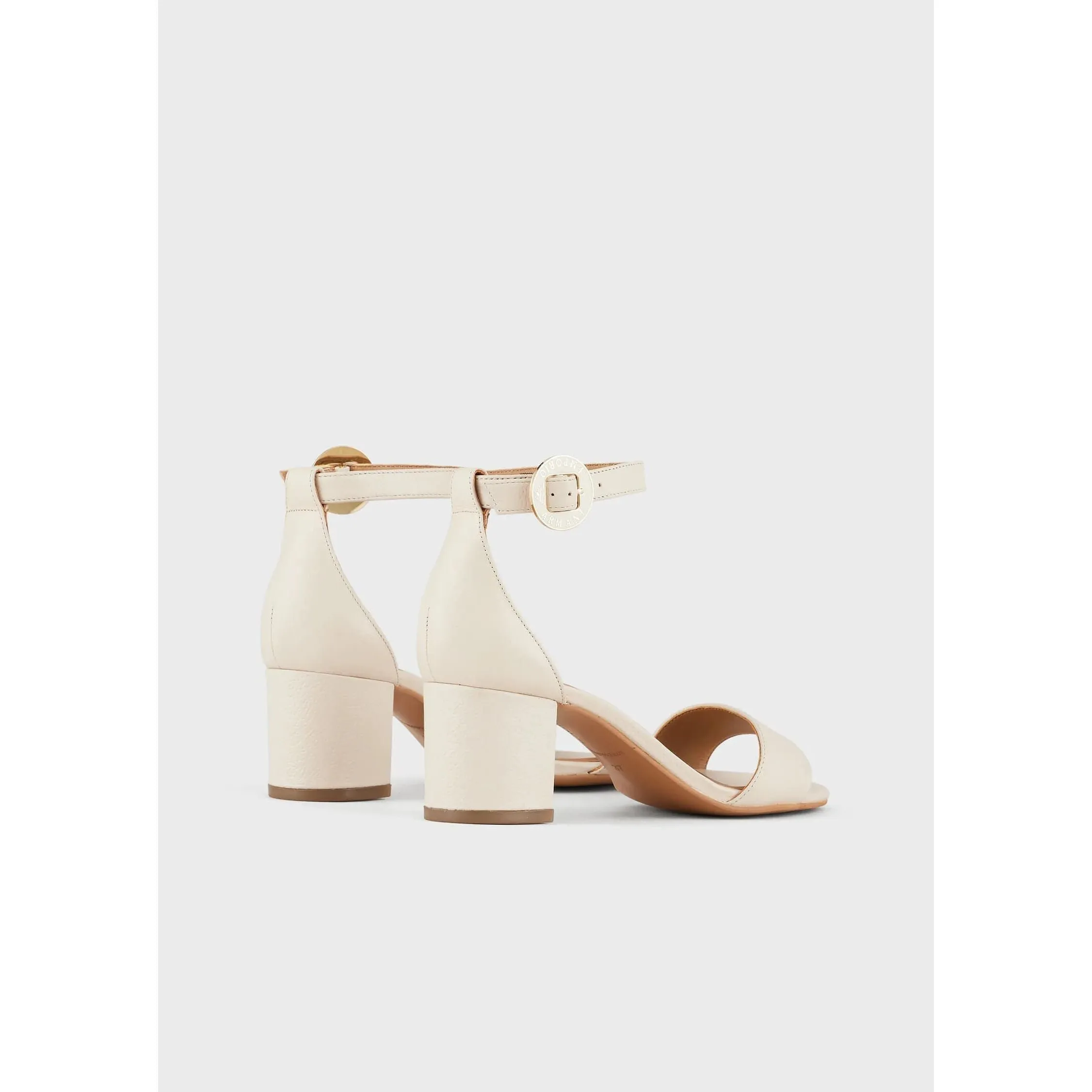 Leather sandals with heel and logoed medal